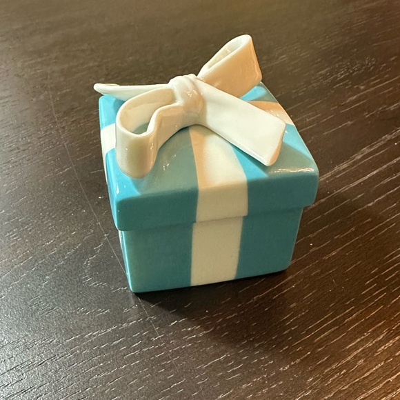Tiffany & Co. Other - Tiffany & Co Porcelain Blue Trinket Box small 2 inches discounted vintage